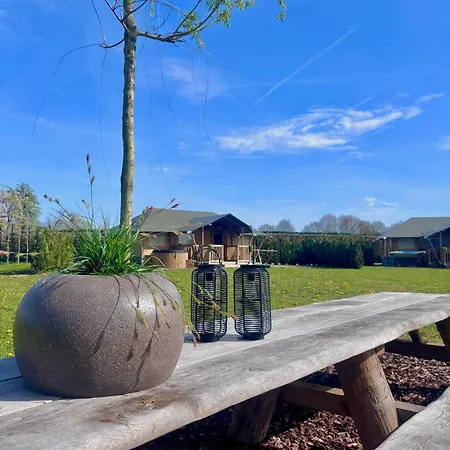 Luxury tent Bed En Wellness De Heyde *