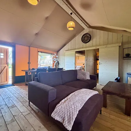 Luxury tent Bed En Wellness De Heyde