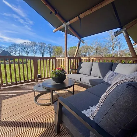 Luxury tent Bed En Wellness De Heyde *